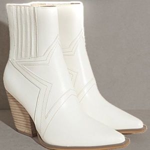 Brand New Oasis Society white booties
